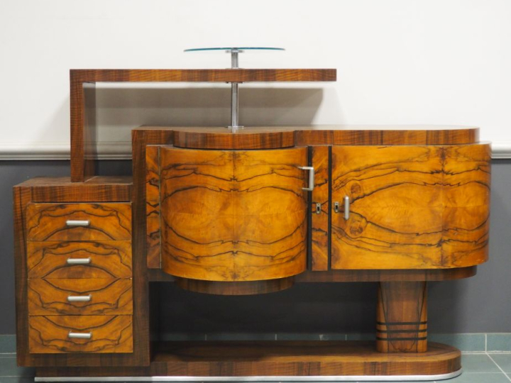 Meuble bar de style Art Déco en noyer et placage de noyer ouvrant à de