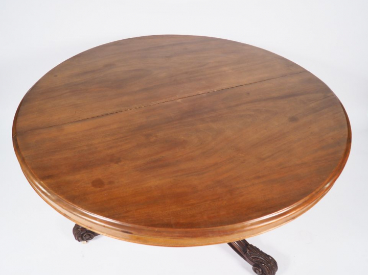 Table de salle à manger XIXème en acajou mouluré, modèle à allonges (3