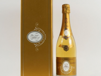 Vente aux enchères 1 BOUTEILLE CHAMPAGNE CRISTAL ROEDERER - 2002 - COFFRET