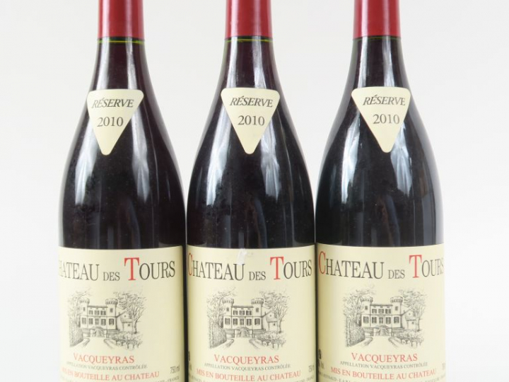 3 BOUTEILLES VACQUEYRAS CHÂTEAU DES TOURS 'RÉSERVE' - 2010