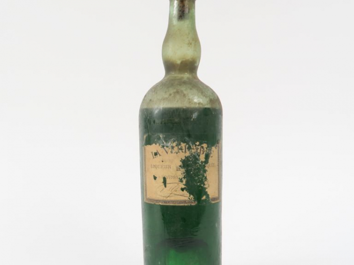 1 TRÈS VIEILLE BOUTEILLE LA VÉRITABLE LIQUEUR FABRIQUÉE à VOIRON - CAP
