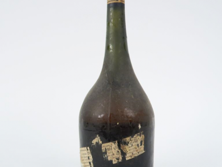 1 TRÈS VIEILLE BOUTEILLE LIQUEUR DE LA VIEILLE CURE - CAPS ÉTAIN/BS