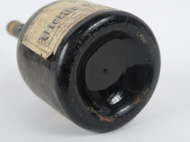 1 TRÈS VIEILLE BOUTEILLE LIQUEUR DE LA VIEILLE CURE - CAPS ÉTAIN/BS