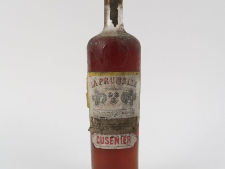 1 TRÈS VIEILLE BOUTEILLE LA PRUNELLE CUSNIER - CAPS ÉTAIN