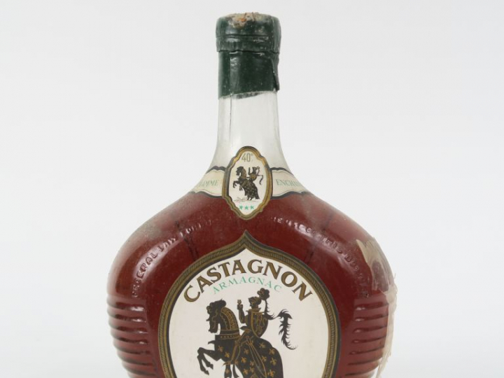 1 VIEILLE BOUTEILLE ARMAGNAC CASTAGNON ***