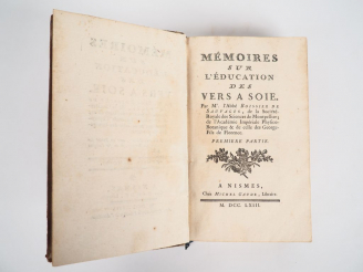 Vente aux enchères BOISSIER DE SAUVAGES (Abbé). MÉMOIRES SUR L'ÉDUCATION DES VERS À SOIE 