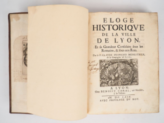 Vente aux enchères MENESTRIER (Cl. Fr.). ÉLOGE HISTORIQUE DE LA VILLE DE LYON, et sa Gran