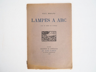 Vente aux enchères MORAND (Paul). LAMPES À ARC. Avec un dessin de l'auteur. Paris, Au San