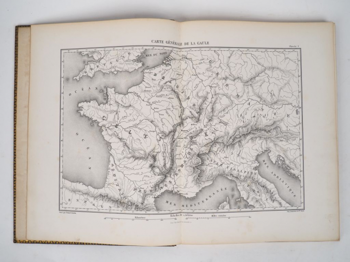 NAPOLÉON III. HISTOIRE DE JULES CÉSAR. Paris, Plon, 1865-66. Deux tome