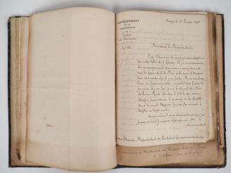Vente aux enchères [CAMBODGE]. ENSEMBLE DE 57 LETTRES MANUSCRITES ADRESSÉES À Jean MOURA 