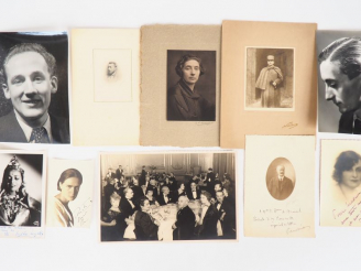 Vente aux enchères [PHOTOGRAPHIE]. BEL ENSEMBLE DE 26 PHOTOGRAPHIES DE RENÉE DE BRIMONT (