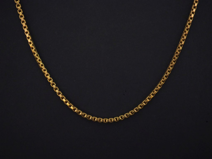 Collier souple en or jaune, maille vénitienne.  Long. 51,5 cm Poids. 1