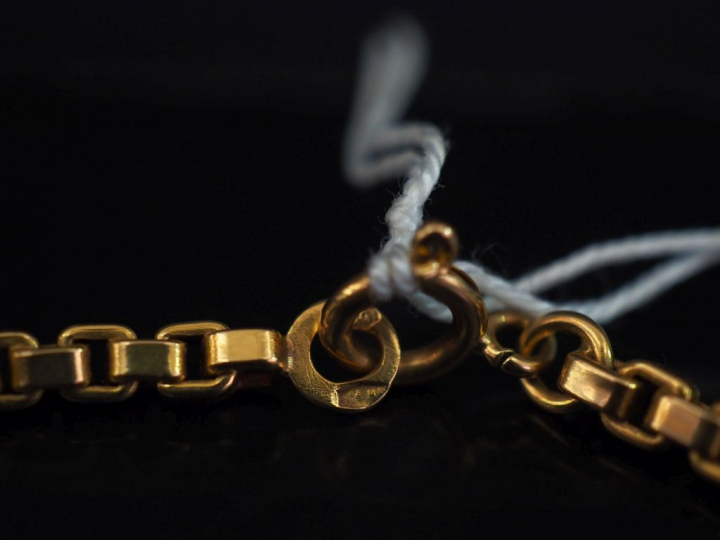 Collier souple en or jaune, maille vénitienne.  Long. 51,5 cm Poids. 1