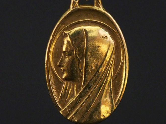 Médaille de baptême en or.  Poids : 3,10 g   