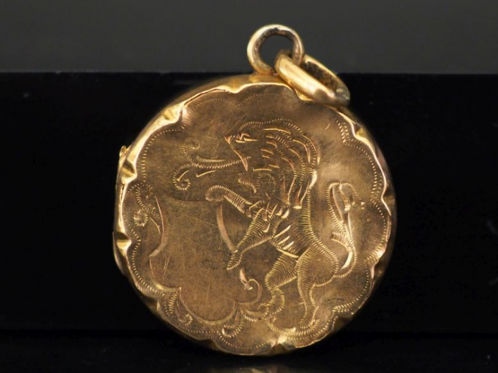 Pendentif en or.  Poids : 4,06 g   