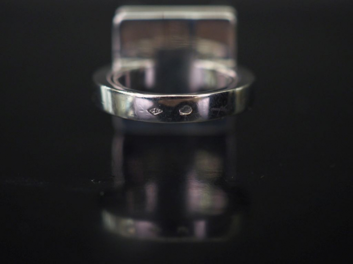 Bague de style Art Déco en platine sertie d'un saphir Ceylan de 35,8 c