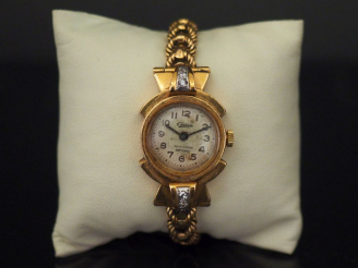 Vente aux enchères Montre de dame 1940, bracelet et boîtier en or, le cadran agrémenté de