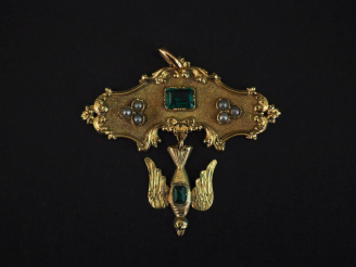 Vente aux enchères Pendentif Napoléon III en or, émeraudes et perles, à décor de St Espri