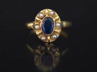 Vente aux enchères Bague marguerite 1900 en or, perles et saphirs (?). TDD 58  Poids tel 