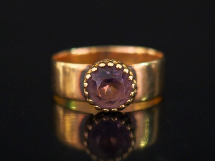 Bague en or et améthyste. Poids : 3,10 g   
