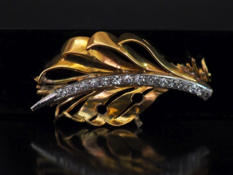 Vente aux enchères Broche en platine, or et ligne de diamants. Poids tel : 7,10 g   