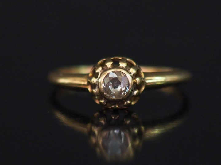 Bague ornée d'un diamant taillé en rose. TDD 54 Poids tel : 1,63 g   