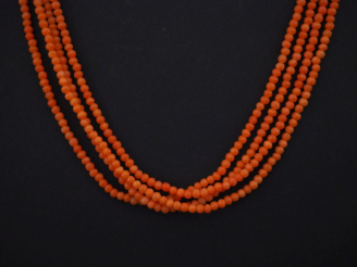Vente aux enchères Collier de perles de corail, quatre rangs.   