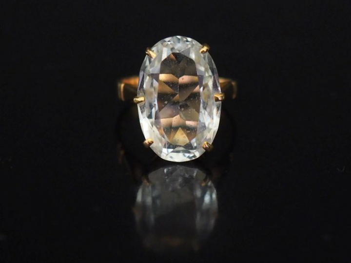 Bague en or et quartz ovale. Poids tel : 5,70 g   