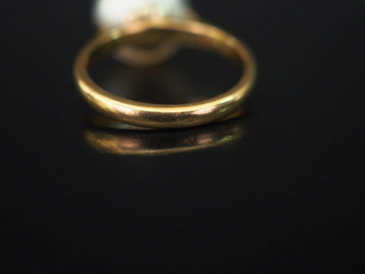Bague or et perle. Poids tel : 5 g   