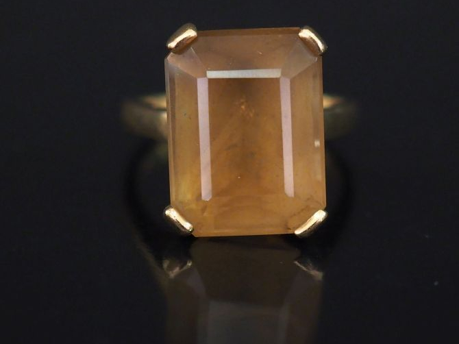 Bague en or 14 K et quartz jaune, taille émeraude. TDD 53  Poids tel :
