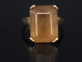 Vente aux enchères Bague en or 14 K et quartz jaune, taille émeraude. TDD 53  Poids tel :