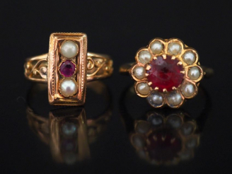 Vente aux enchères 2 bagues en or, perles et pierres rouges. TDD 51 et 53,5  Poids tel : 