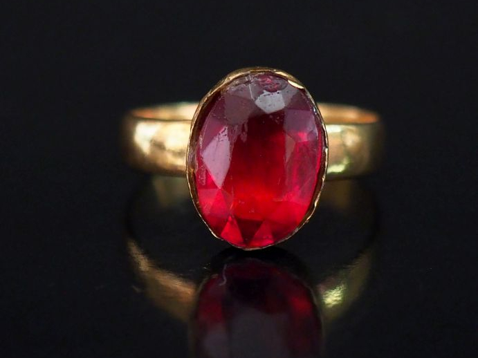 Bague en or et grenat. TDD 50 Poids tel : 2,48 g   