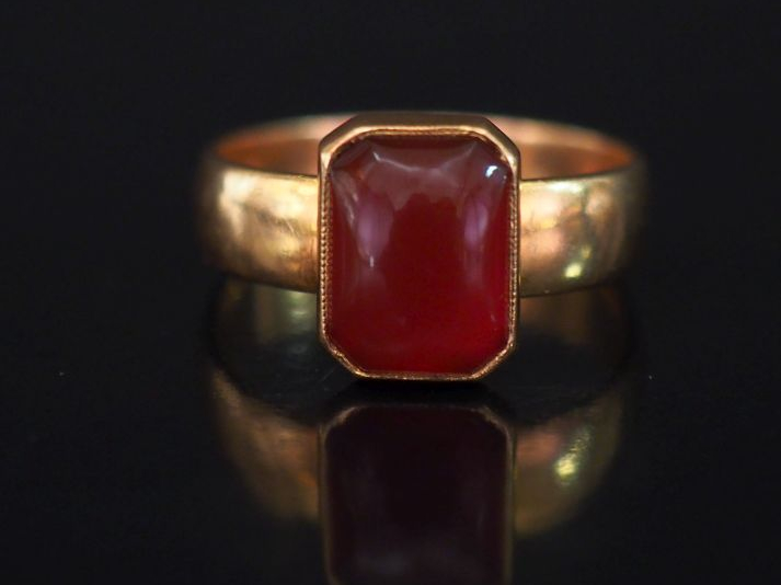 Bague ancienne en or et pierre dure. TDD 56 Poids tel 4,72 g   
