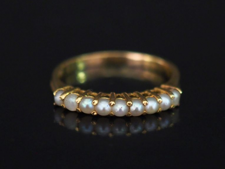 Bague or et 9 perles.  TDD 52 Poids tel : 2 g   