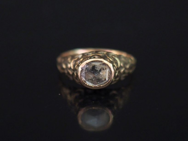 Bague Napoléon III en or 14 K, et diamant taillé en rose. Poids tel : 
