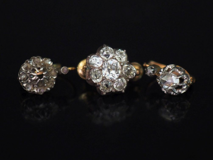 3 perce oreilles en or, argent et diamants (manque un diamant à l'un).