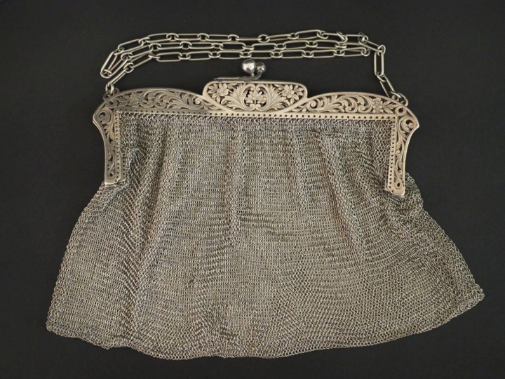 Sac du soir en argent. Poids : 400 g (maille accidentée)   