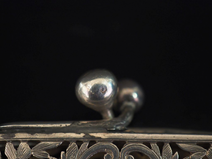 Sac du soir en argent. Poids : 400 g (maille accidentée)   