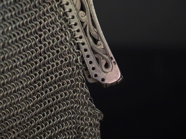 Sac du soir en argent. Poids : 400 g (maille accidentée)   