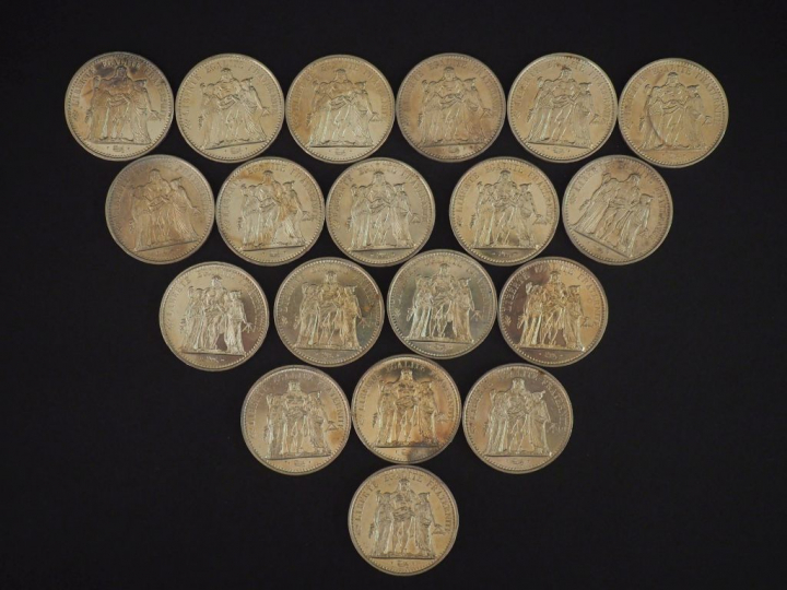 19 Pièces de 10 Francs en argent. Poids : 475 g   