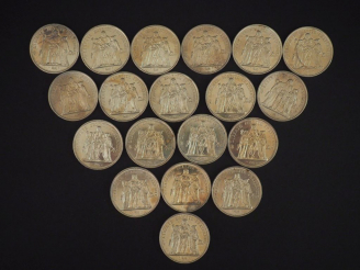 Vente aux enchères 19 Pièces de 10 Francs en argent. Poids : 475 g   