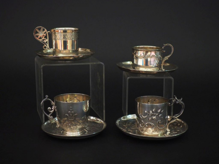 Ensemble de quatre tasses et sous tasses en argent, poinçon Minerve. P