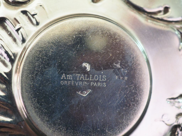 Ensemble de quatre tasses et sous tasses en argent, poinçon Minerve. P