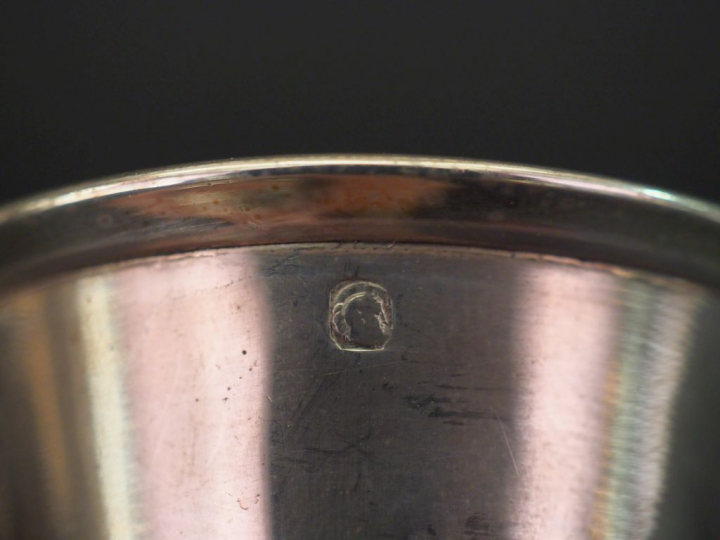 4 différents coquetiers en argent, poinçon Minerve. Poids : 95 g   