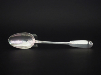 Vente aux enchères Cuillère à ragoût en argent, (ressoudée) Poids : 98 g   