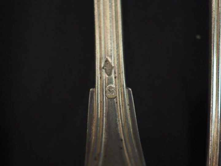 12 couverts à entremets en argent, poinçon Minerve, modèle à filet mon