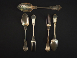 Vente aux enchères Petite cuillère à olive en argent, Napoléon III, poinçon Minerve 2 cou