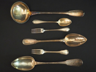 Vente aux enchères Une louche en argent, poinçon Vieillard une cuillère à ragout en argen