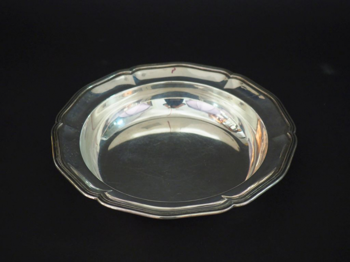 	Jatte creuse en argent étranger. Poids : 480 g   
